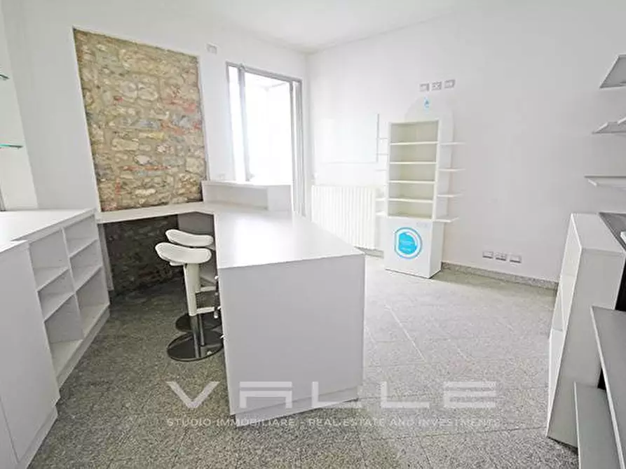 Immagine 1 di Negozio in affitto  in via Marconi a Trescore Balneario