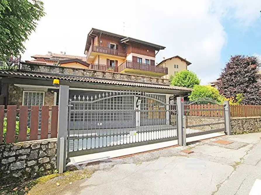 Immagine 37 di Villa in vendita  in via Vulcano a Ardesio