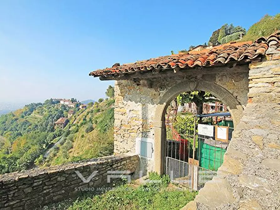 Immagine 7 di Villa in vendita  in via San Sebastiano a Bergamo