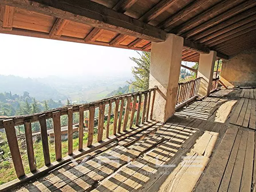 Immagine 11 di Villa in vendita  in via San Sebastiano a Bergamo