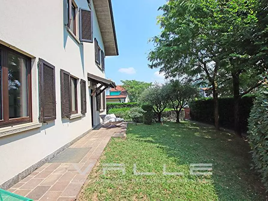 Immagine 5 di Villa in vendita  in via verdi a Mozzo