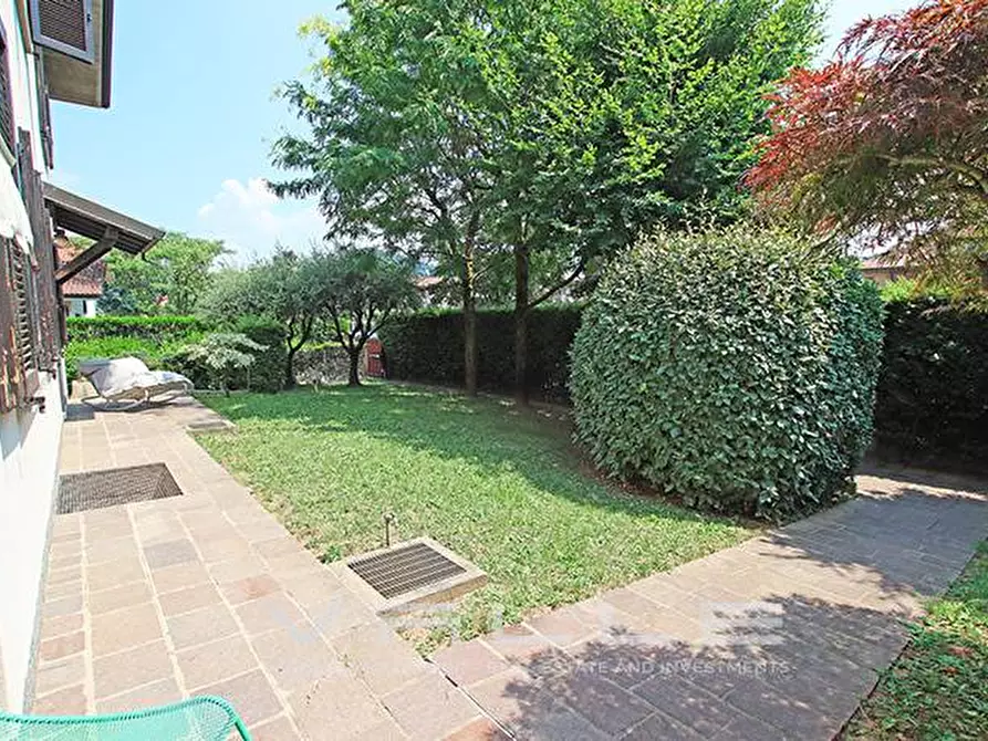 Immagine 7 di Villa in vendita  in via verdi a Mozzo