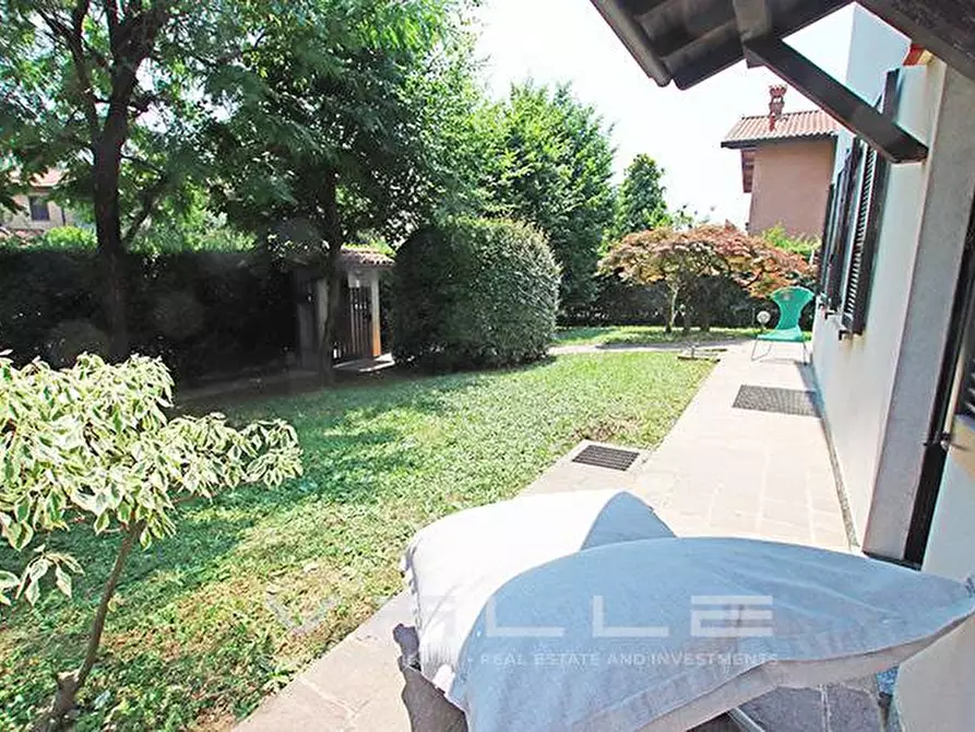 Immagine 8 di Villa in vendita  in via verdi a Mozzo
