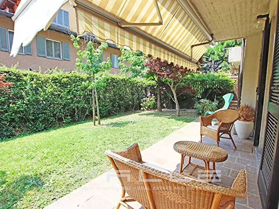 Immagine 9 di Villa in vendita  in via verdi a Mozzo