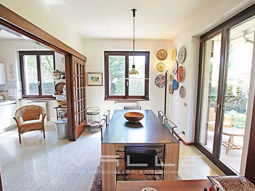 Immagine 10 di Villa in vendita  in via verdi a Mozzo