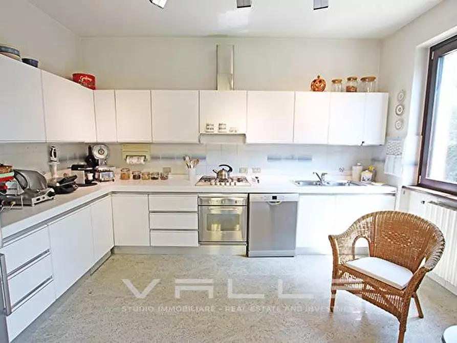 Immagine 12 di Villa in vendita  in via verdi a Mozzo