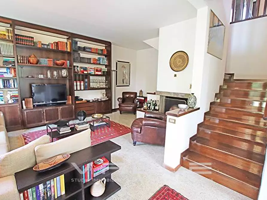 Immagine 17 di Villa in vendita  in via verdi a Mozzo