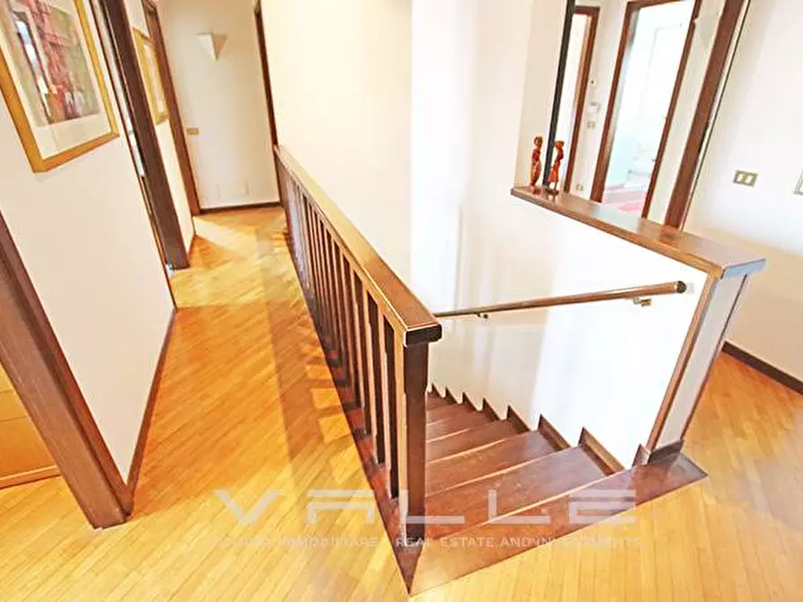Immagine 21 di Villa in vendita  in via verdi a Mozzo