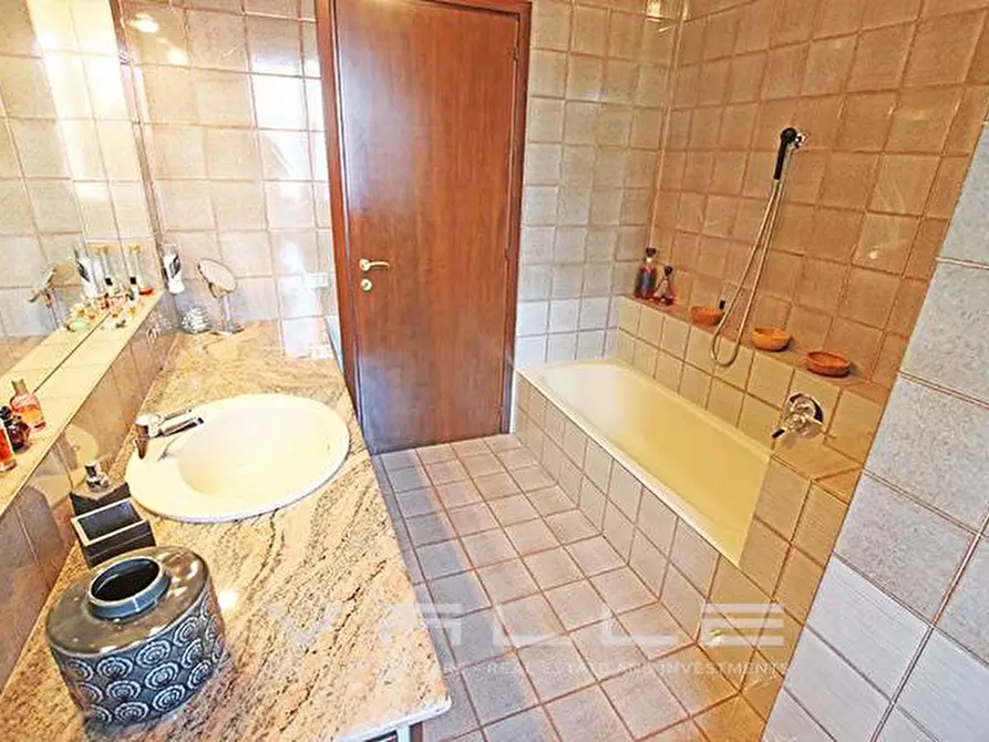 Immagine 25 di Villa in vendita  in via verdi a Mozzo
