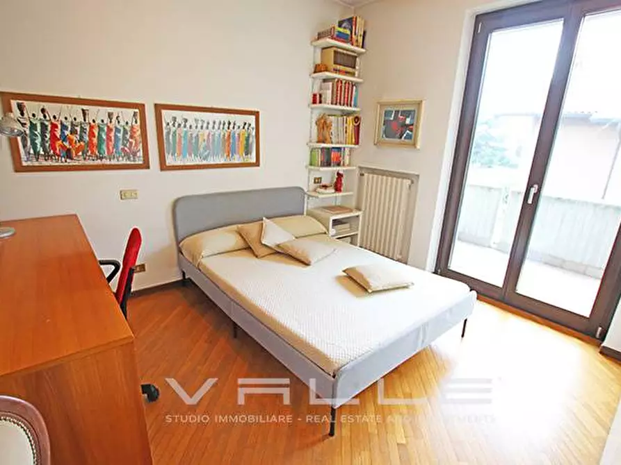 Immagine 26 di Villa in vendita  in via verdi a Mozzo