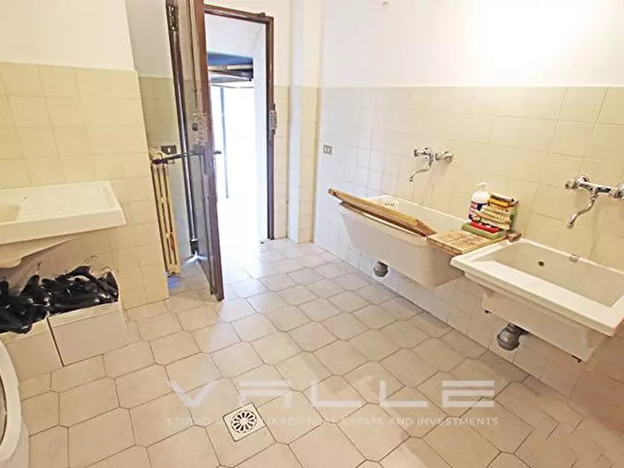 Immagine 39 di Villa in vendita  in via verdi a Mozzo