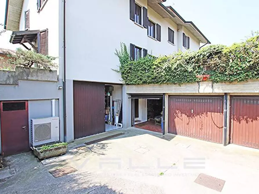 Immagine 40 di Villa in vendita  in via verdi a Mozzo