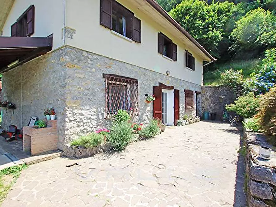 Immagine 11 di Villa in vendita  in via Parpaet a Zogno