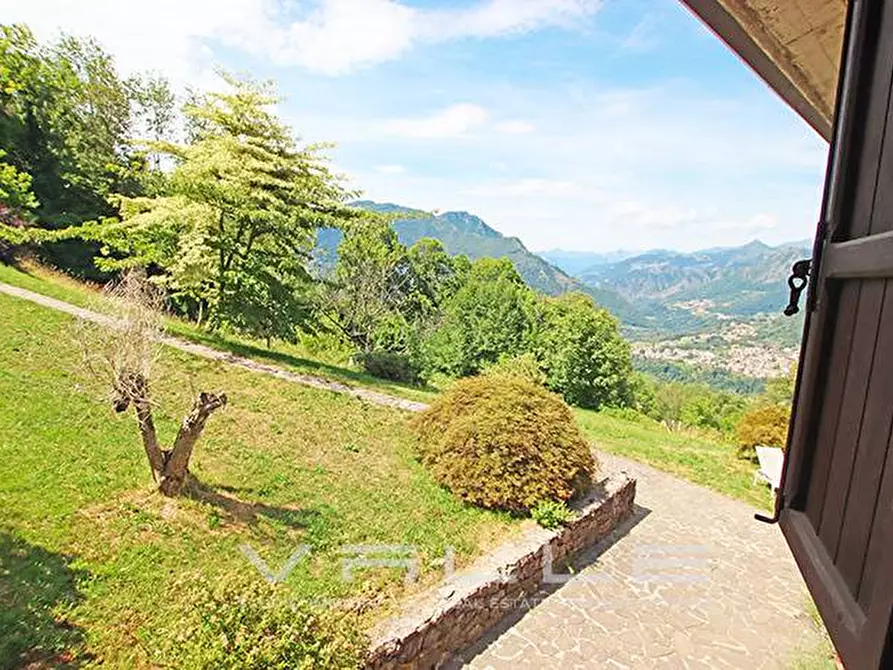 Immagine 26 di Villa in vendita  in via Parpaet a Zogno