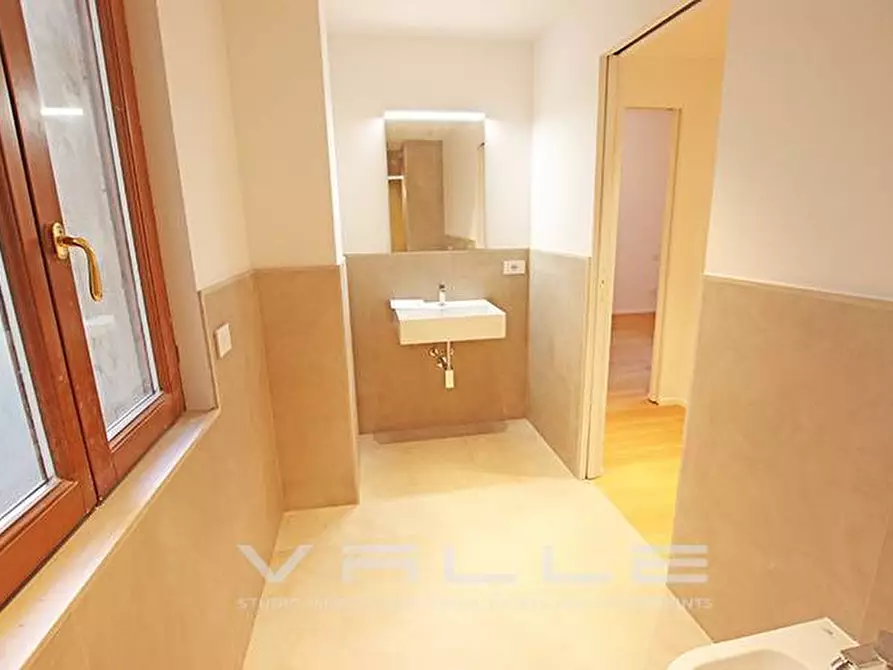 Immagine 15 di Appartamento in affitto  in via locatelli a Bergamo