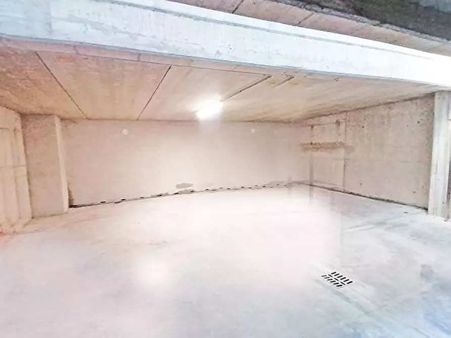 Immagine 13 di Box auto in vendita  in via Corridoni 79 a Bergamo