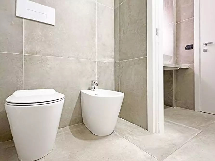 Immagine 10 di Ufficio in affitto  in via 24 maggio a Bergamo