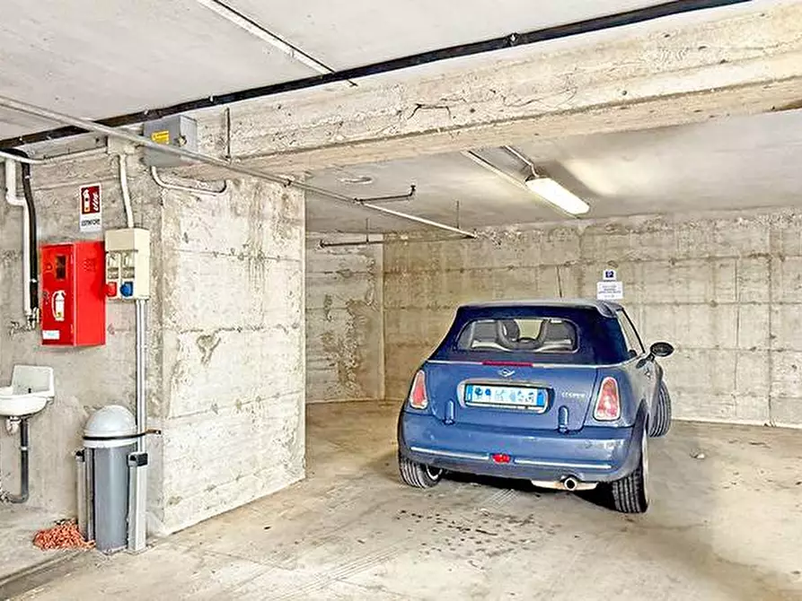 Immagine 14 di Ufficio in affitto  in via 24 maggio a Bergamo