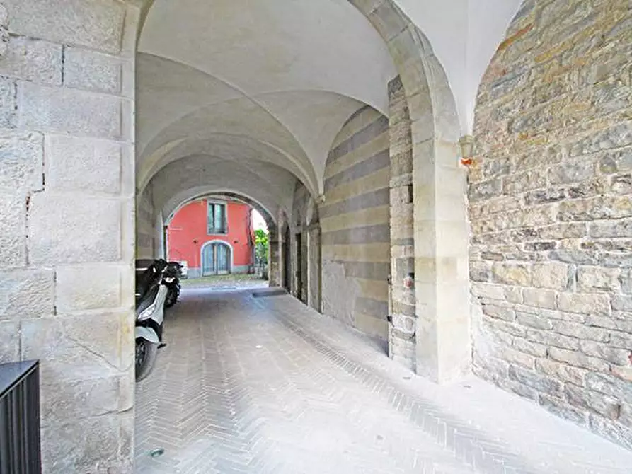 Immagine 22 di Appartamento in vendita  in piazza mercato del fieno a Bergamo