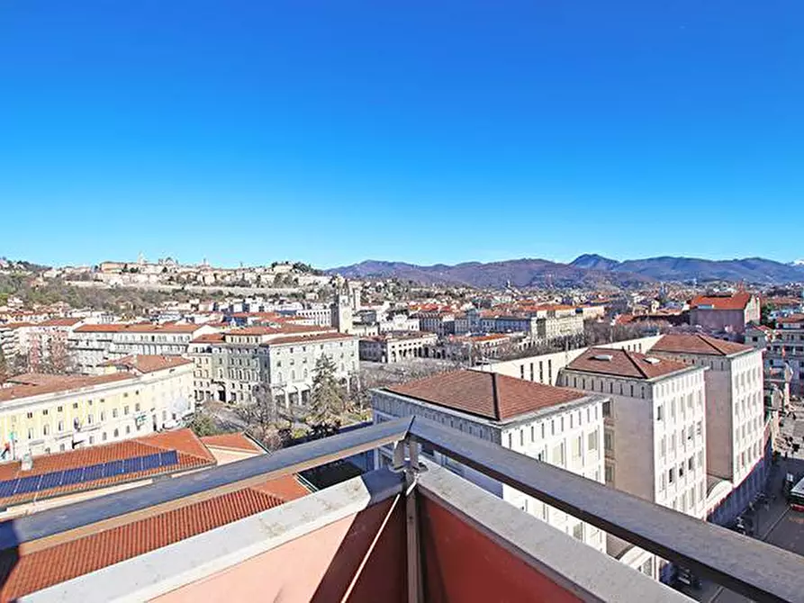 Immagine 1 di Attico in vendita  in via Tiraboschi a Bergamo