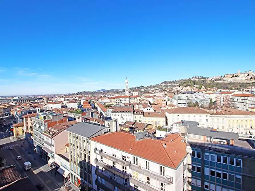 Immagine 19 di Attico in vendita  in via Tiraboschi a Bergamo