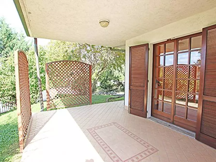 Immagine 4 di Villa in vendita  in via ippolito nievo a Mozzo