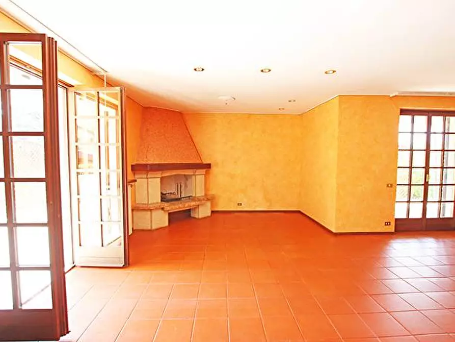 Immagine 15 di Villa in vendita  in via ippolito nievo a Mozzo