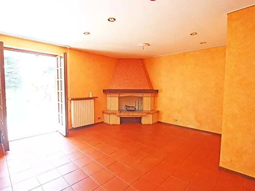 Immagine 16 di Villa in vendita  in via ippolito nievo a Mozzo