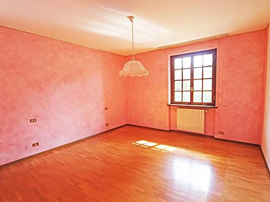 Immagine 21 di Villa in vendita  in via ippolito nievo a Mozzo