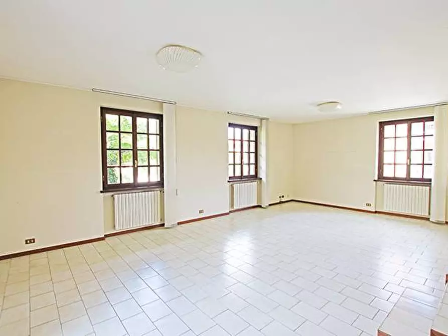 Immagine 31 di Villa in vendita  in via ippolito nievo a Mozzo