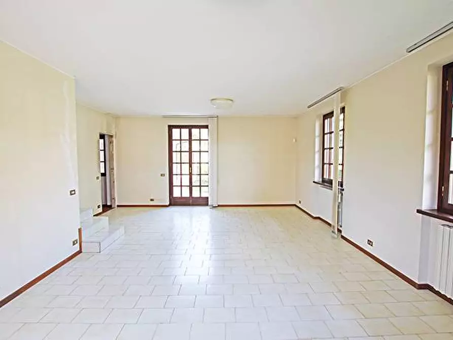 Immagine 33 di Villa in vendita  in via ippolito nievo a Mozzo