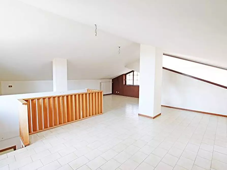 Immagine 35 di Villa in vendita  in via ippolito nievo a Mozzo