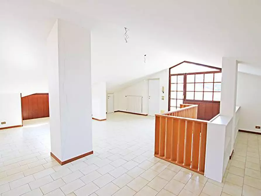 Immagine 37 di Villa in vendita  in via ippolito nievo a Mozzo