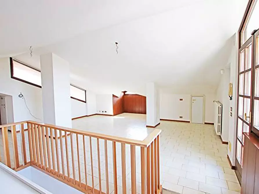 Immagine 38 di Villa in vendita  in via ippolito nievo a Mozzo