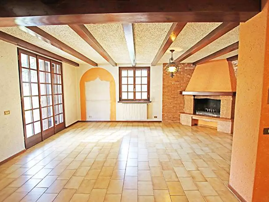Immagine 39 di Villa in vendita  in via ippolito nievo a Mozzo