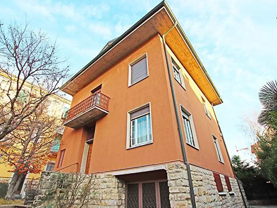 Immagine 1 di Villa in vendita  in via santa lucia a Bergamo