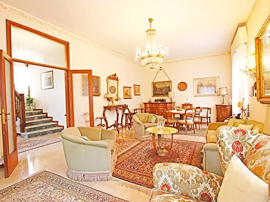 Immagine 15 di Villa in vendita  in via santa lucia a Bergamo