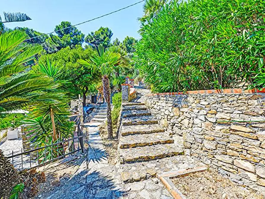 Immagine 6 di Villa in vendita  in via colline a Andora