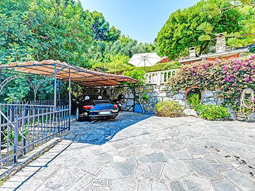 Immagine 10 di Villa in vendita  in via colline a Andora