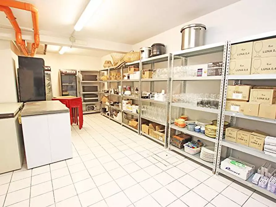 Immagine 12 di Locale commerciale in affitto  in via Verdi a Bergamo