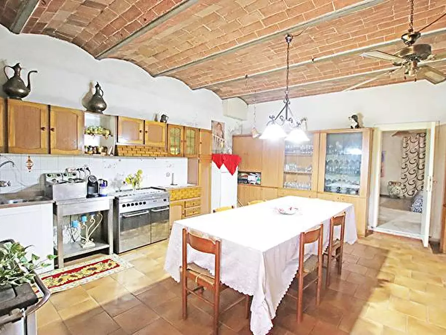 Immagine 43 di Rustico / casale in vendita  in via solferino a Terricciola