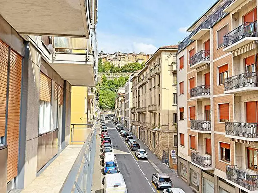 Immagine 12 di Appartamento in affitto  in via locatelli a Bergamo