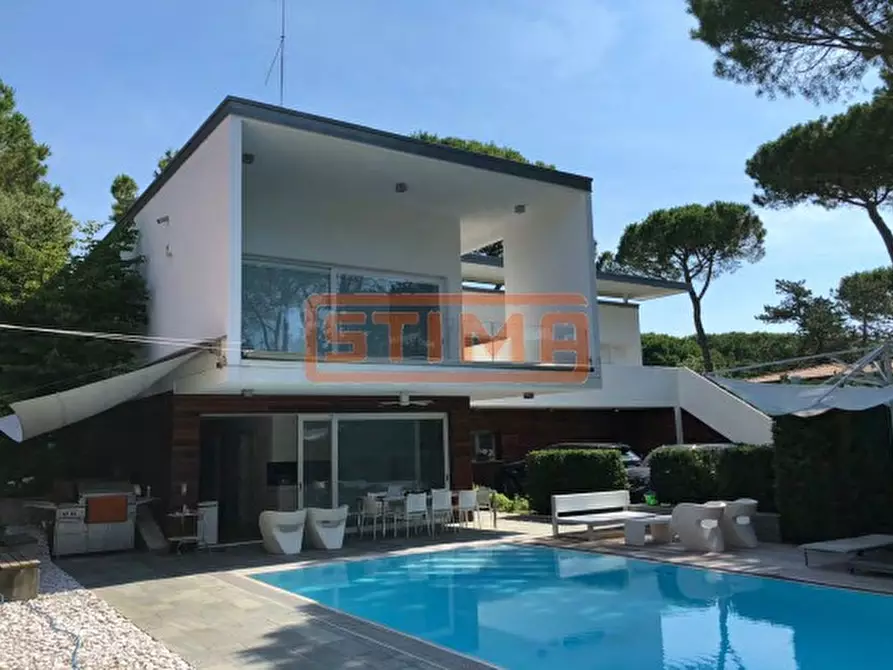 Immagine 1 di Villa in vendita  a Lignano Sabbiadoro
