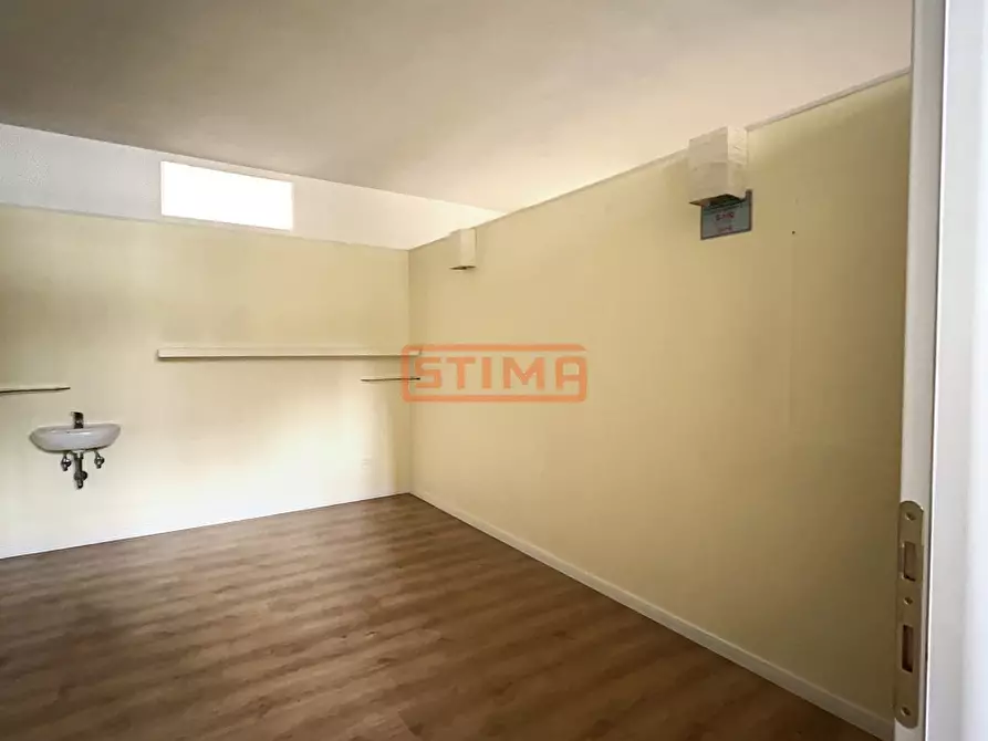 Immagine 16 di Ufficio in affitto  in via principale a Altivole