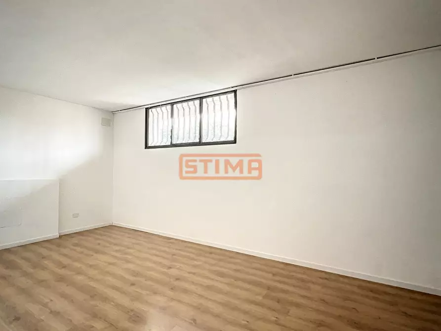 Immagine 18 di Ufficio in affitto  in via principale a Altivole