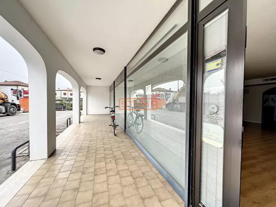 Immagine 27 di Ufficio in affitto  in via principale a Altivole