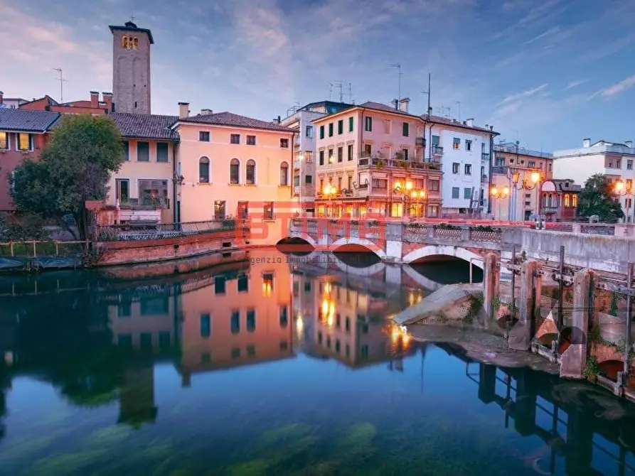 Immagine 2 di Palazzo in vendita  a Treviso
