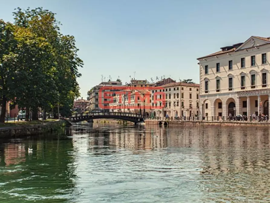 Immagine 4 di Palazzo in vendita  a Treviso