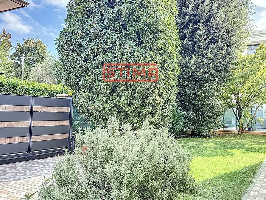 Immagine 5 di Villa in vendita  a Treviso