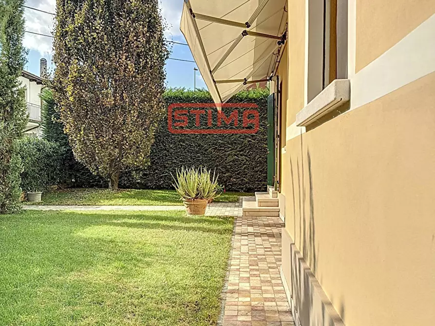 Immagine 6 di Villa in vendita  a Treviso